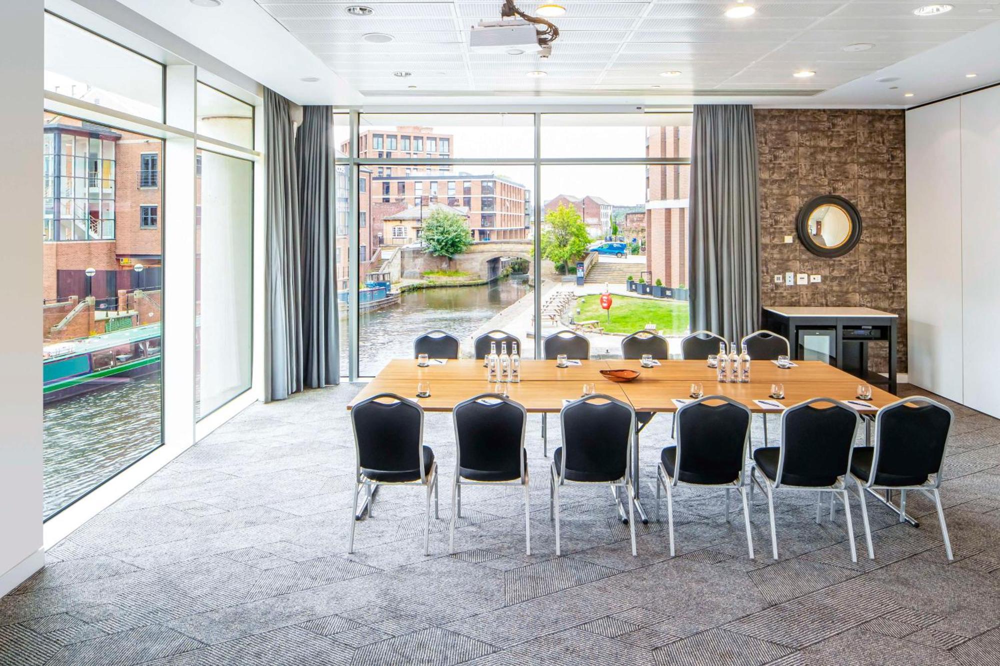 Doubletree By Hilton Leeds Hotel Leeds  Exterior photo