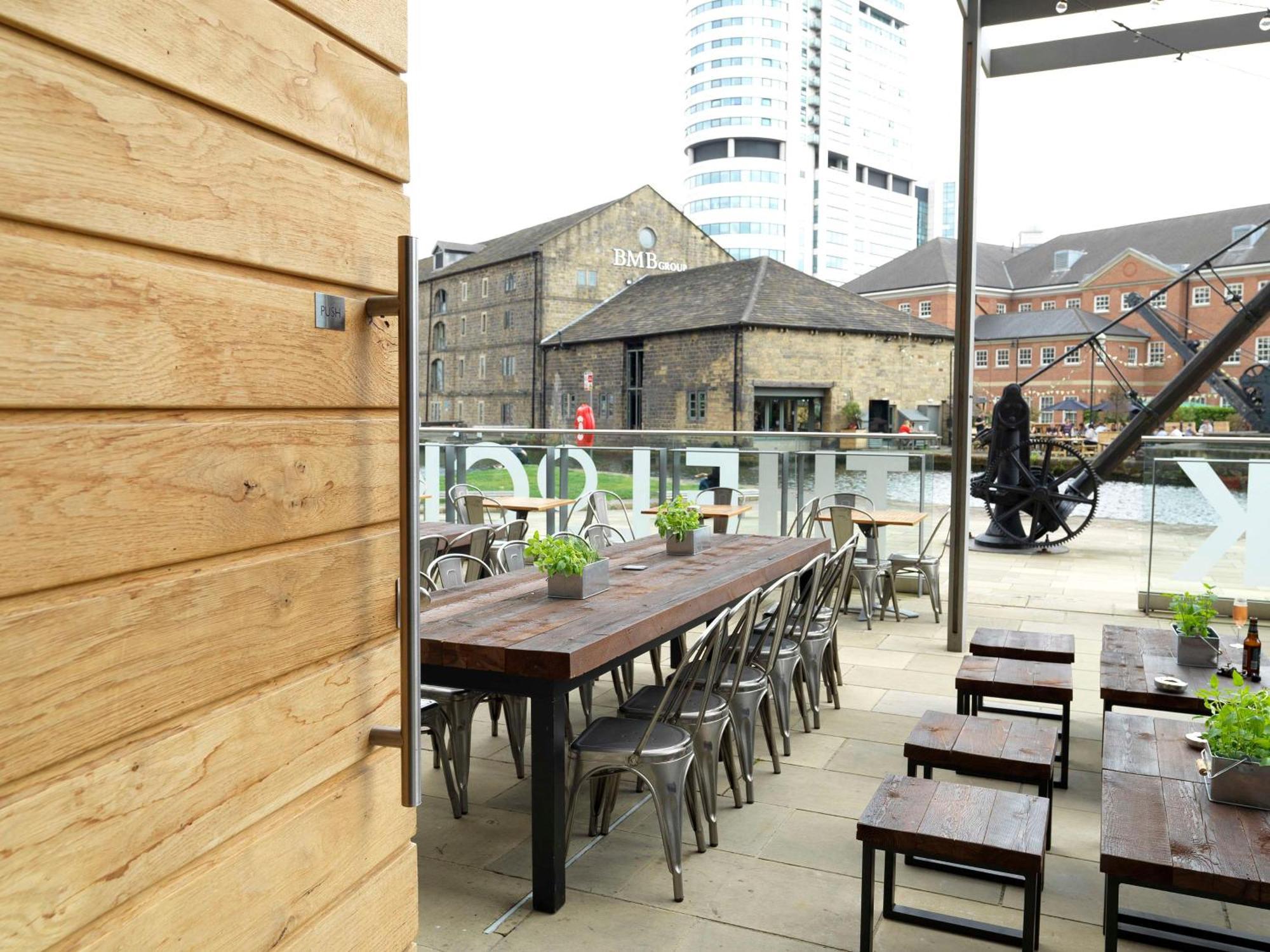 Doubletree By Hilton Leeds Hotel Leeds  Exterior photo