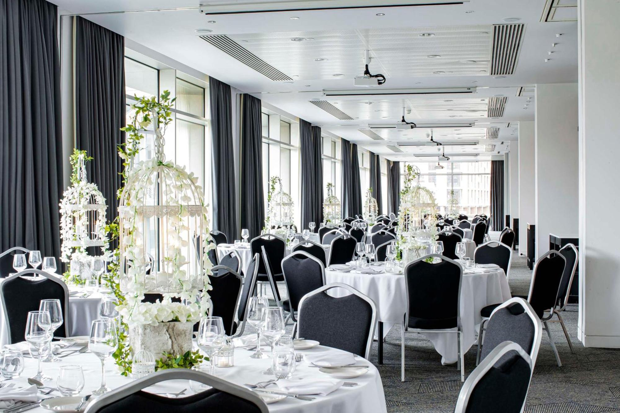 Doubletree By Hilton Leeds Hotel Leeds  Exterior photo