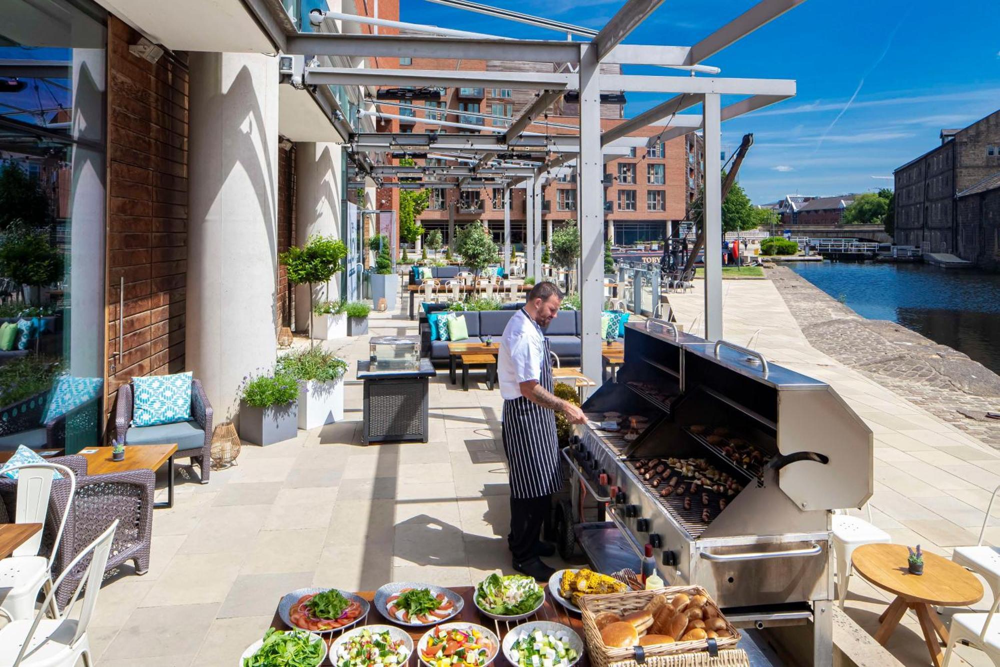 Doubletree By Hilton Leeds Hotel Leeds  Exterior photo